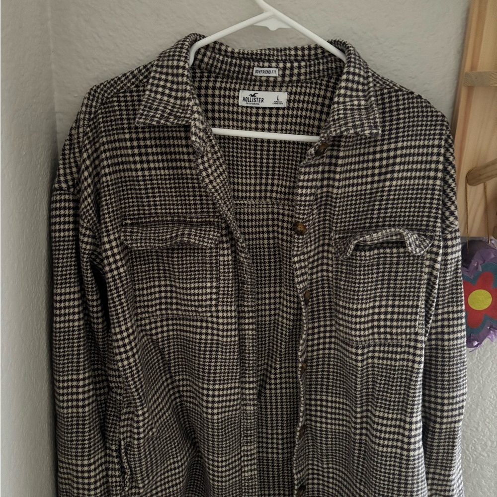 Hollister Black and White Houndstooth Shirt